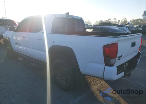 2022 Toyota Tacoma Sr5 V6 z USA, uszkodzony, nr VIN 3TYCZ5AN9NT096276